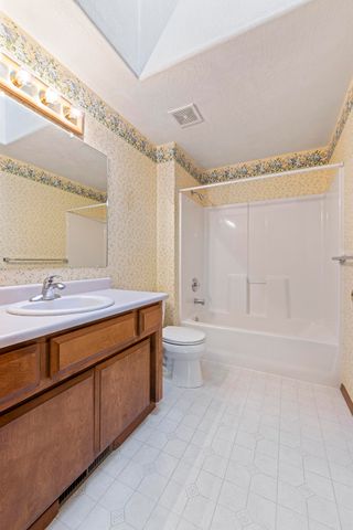 108 Meadow View Drive, Phoenix, OR 97535