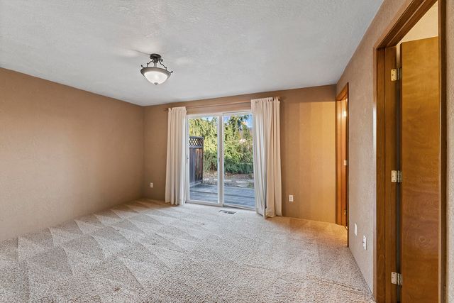 108 Meadow View Drive, Phoenix, OR 97535