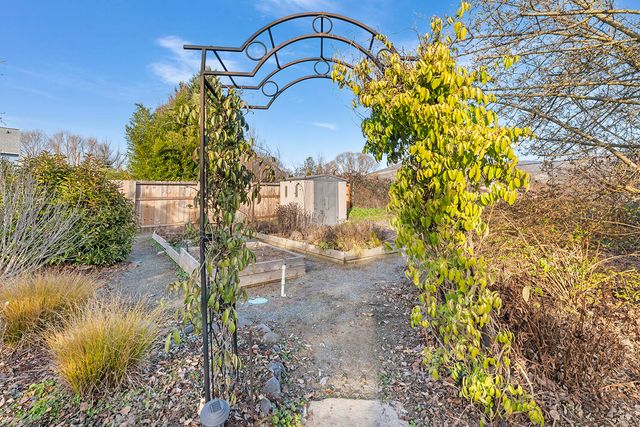 108 Meadow View Drive, Phoenix, OR 97535