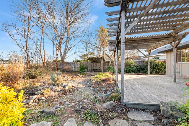 108 Meadow View Drive, Phoenix, OR 97535