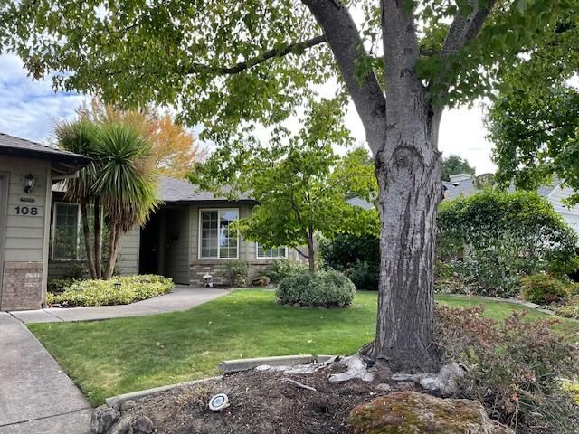 108 Meadow View Drive, Phoenix, OR 97535