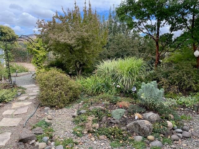 108 Meadow View Drive, Phoenix, OR 97535