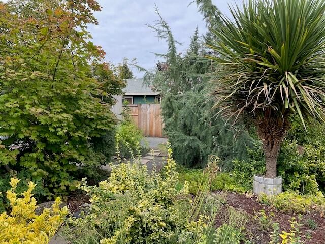 108 Meadow View Drive, Phoenix, OR 97535