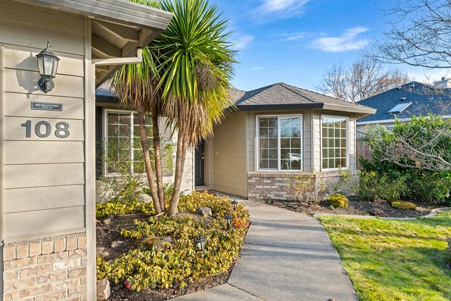 108 Meadow View Drive, Phoenix, OR 97535