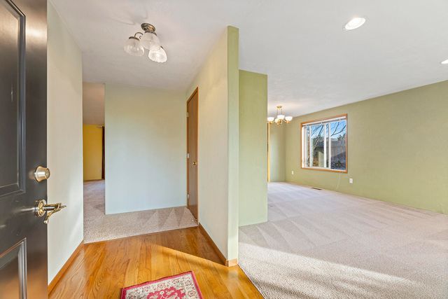 108 Meadow View Drive, Phoenix, OR 97535