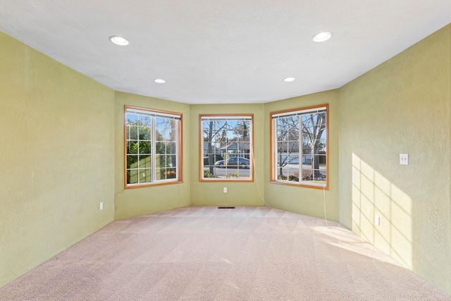 108 Meadow View Drive, Phoenix, OR 97535