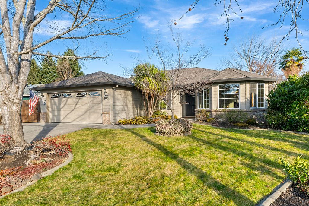 108 Meadow View Drive, Phoenix, OR 97535