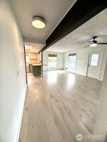 704 Kansas Street SW, Orting, WA 98360