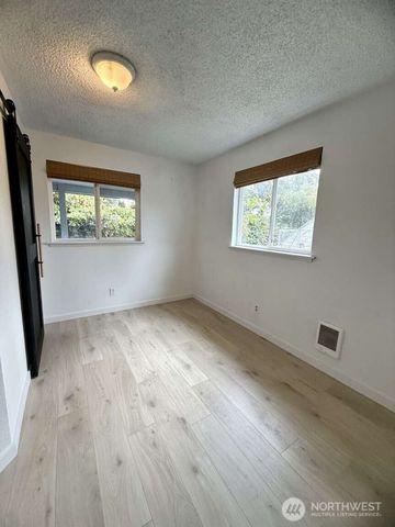 704 Kansas Street SW, Orting, WA 98360