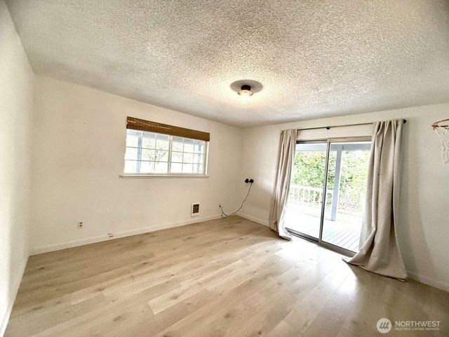704 Kansas Street SW, Orting, WA 98360