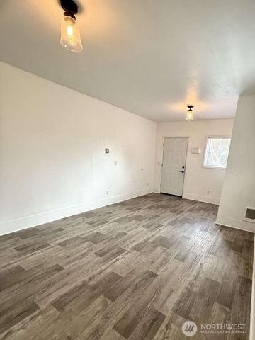 704 Kansas Street SW, Orting, WA 98360