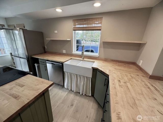 704 Kansas Street SW, Orting, WA 98360