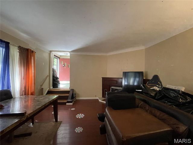 3523 Elmhurst Drive, St Louis, MO 63121