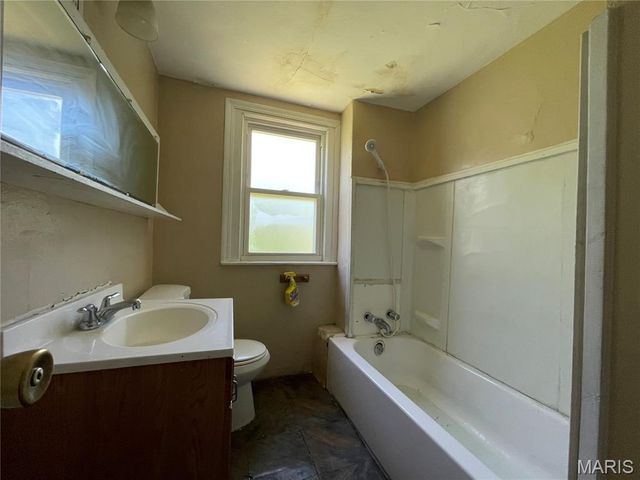 3523 Elmhurst Drive, St Louis, MO 63121