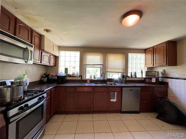 3523 Elmhurst Drive, St Louis, MO 63121