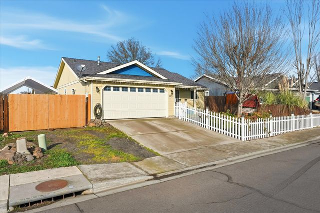 3851 Agate Meadows Court, White City, OR 97503