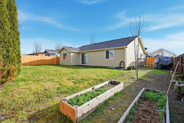 3851 Agate Meadows Court, White City, OR 97503