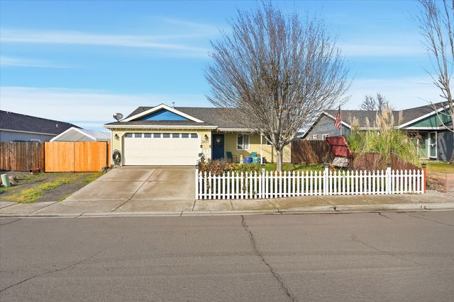 3851 Agate Meadows Court, White City, OR 97503