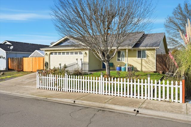 3851 Agate Meadows Court, White City, OR 97503