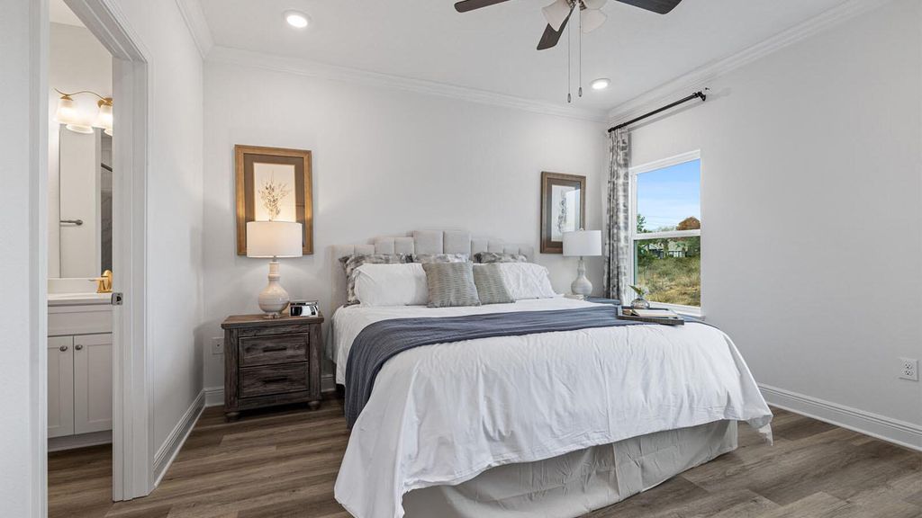 Image 12 of property listing at 2134 Aqua Street, Gulf Breeze, FL 32563