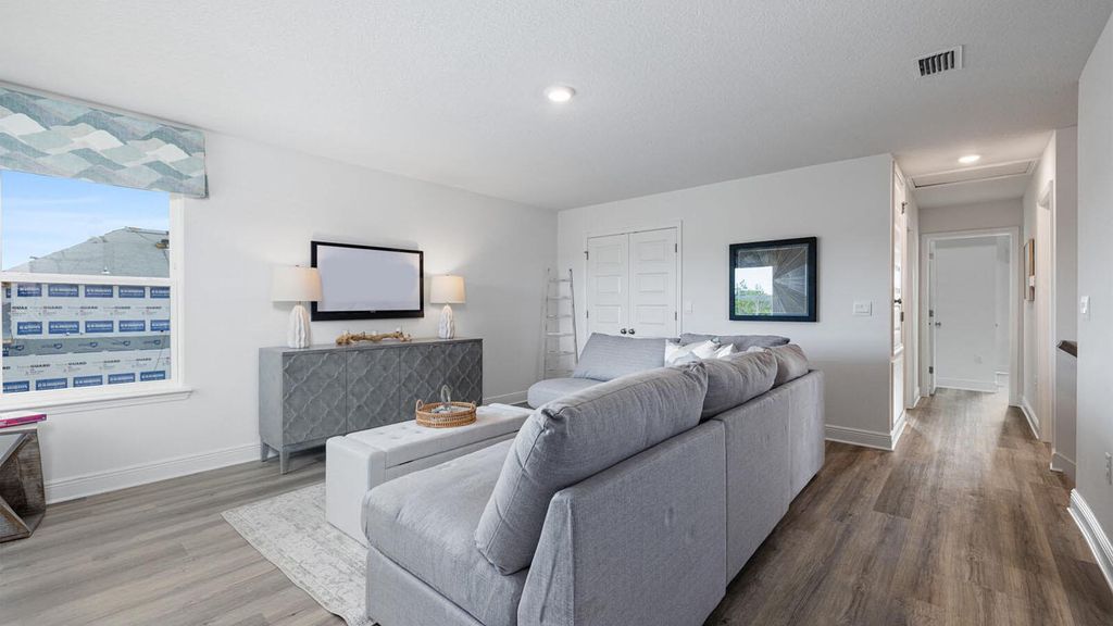 Image 16 of property listing at 2134 Aqua Street, Gulf Breeze, FL 32563