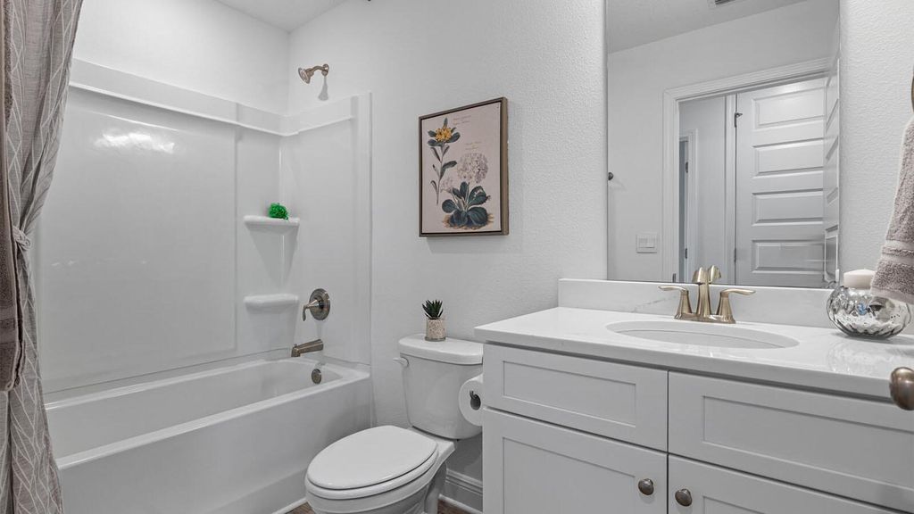 Image 19 of property listing at 2134 Aqua Street, Gulf Breeze, FL 32563