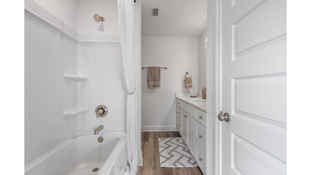 Image 26 of property listing at 2134 Aqua Street, Gulf Breeze, FL 32563