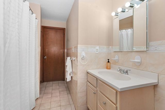 61 Canterbury Road, Waltham, MA 02453