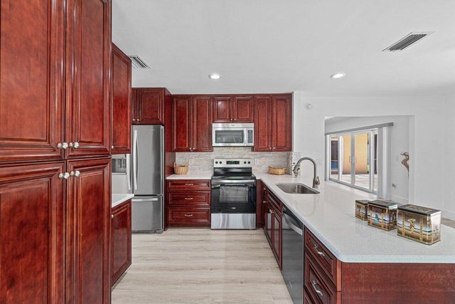 6930 NW 2nd Terrace, Boca Raton, FL 33487
