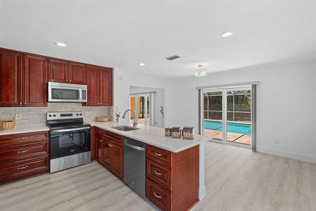 6930 NW 2nd Terrace, Boca Raton, FL 33487