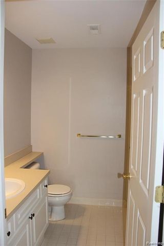 4428 Berkshire Dr, Sterling Heights, MI 48314