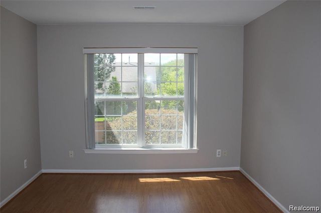 4428 Berkshire Dr, Sterling Heights, MI 48314