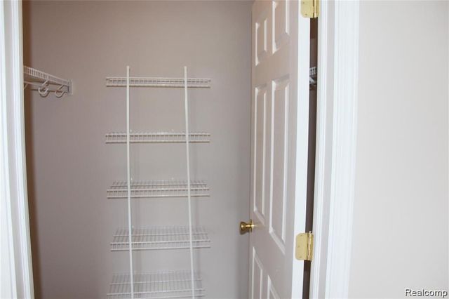 4428 Berkshire Dr, Sterling Heights, MI 48314