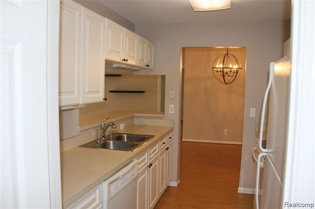 4428 Berkshire Dr, Sterling Heights, MI 48314