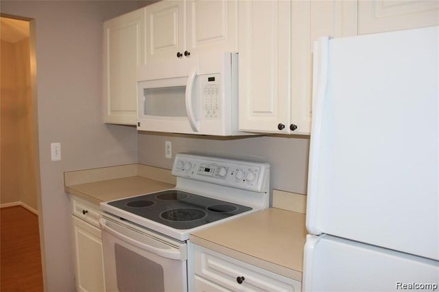 4428 Berkshire Dr, Sterling Heights, MI 48314