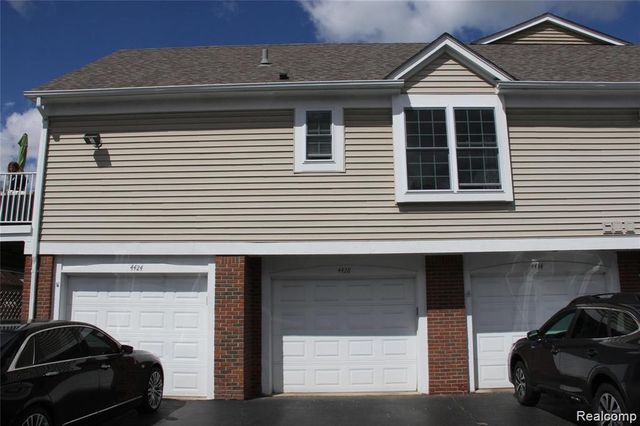 4428 Berkshire Dr, Sterling Heights, MI 48314