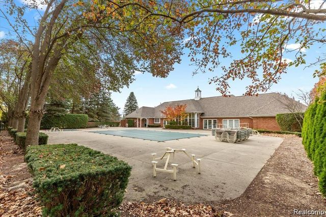 4428 Berkshire Dr, Sterling Heights, MI 48314