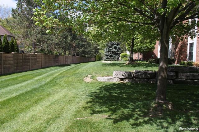 4428 Berkshire Dr, Sterling Heights, MI 48314