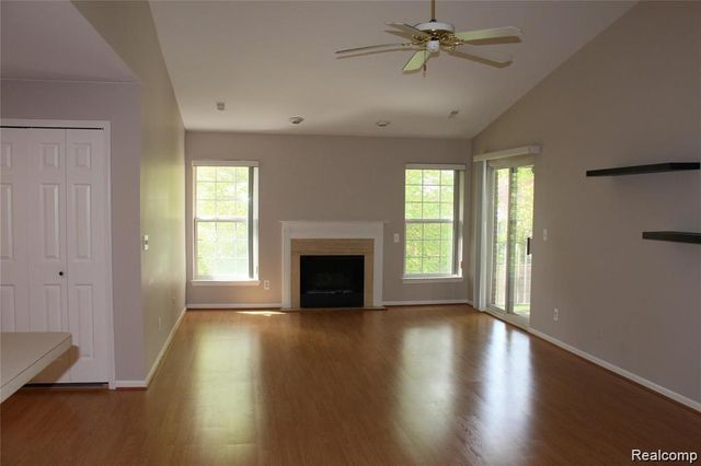 4428 Berkshire Dr, Sterling Heights, MI 48314