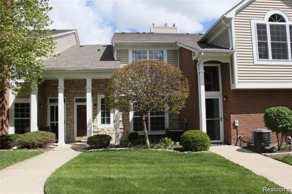 4428 Berkshire Dr, Sterling Heights, MI 48314