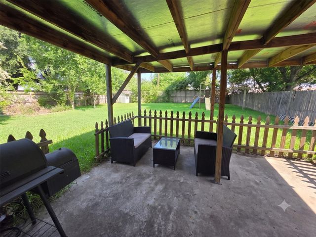 15355 Meadow Village Drive, Houston, TX 77095