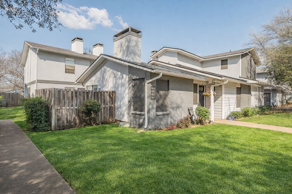 655 Ridgeline Drive, Hurst, TX 76053