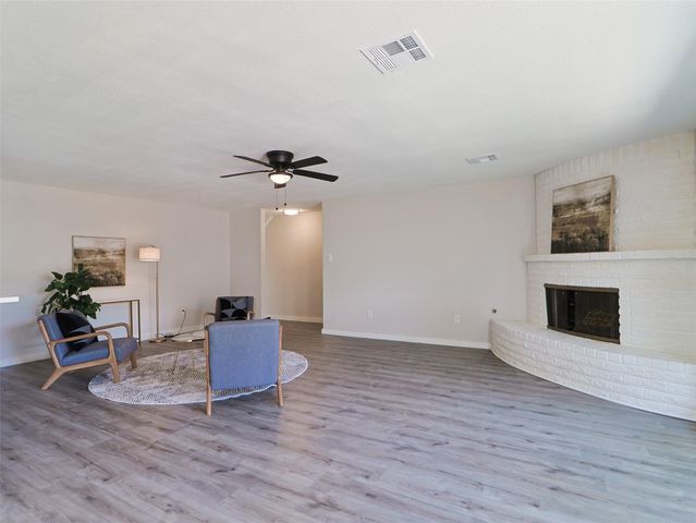 9110 Vickijohn Drive, Houston, TX 77031