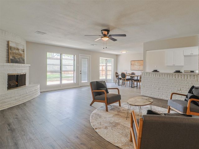 9110 Vickijohn Drive, Houston, TX 77031