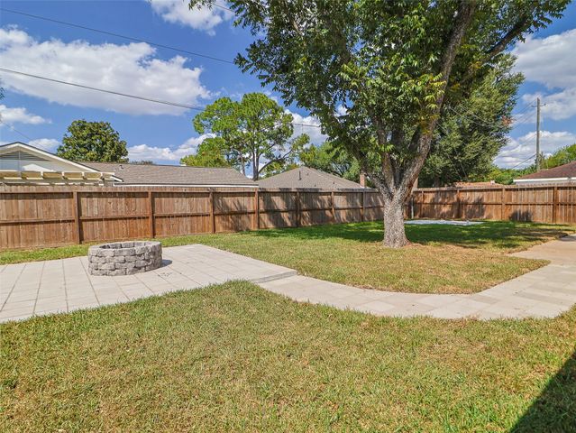 9110 Vickijohn Drive, Houston, TX 77031