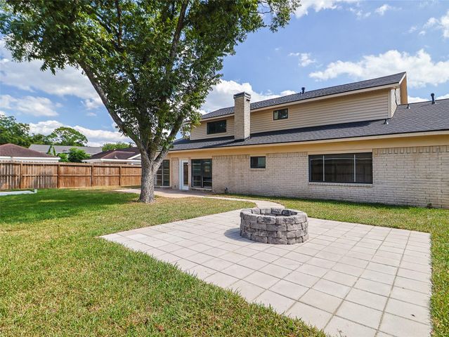 9110 Vickijohn Drive, Houston, TX 77031