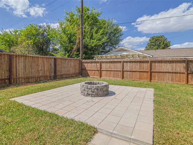 9110 Vickijohn Drive, Houston, TX 77031