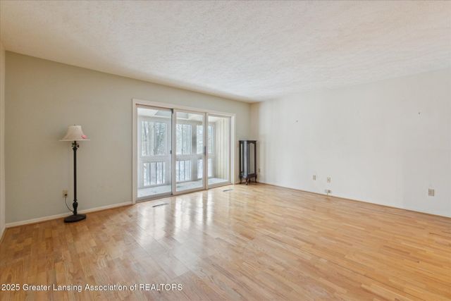 1106 S Ridge Road, Lansing, MI 48917