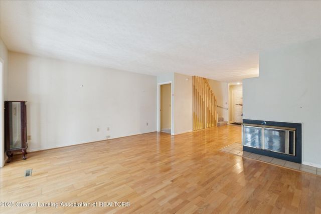 1106 S Ridge Road, Lansing, MI 48917