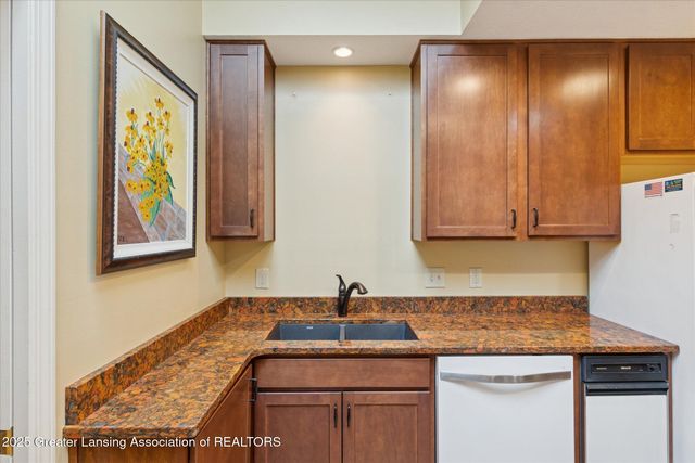 1106 S Ridge Road, Lansing, MI 48917